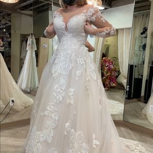 Wedding Dress! Never been worn or altered